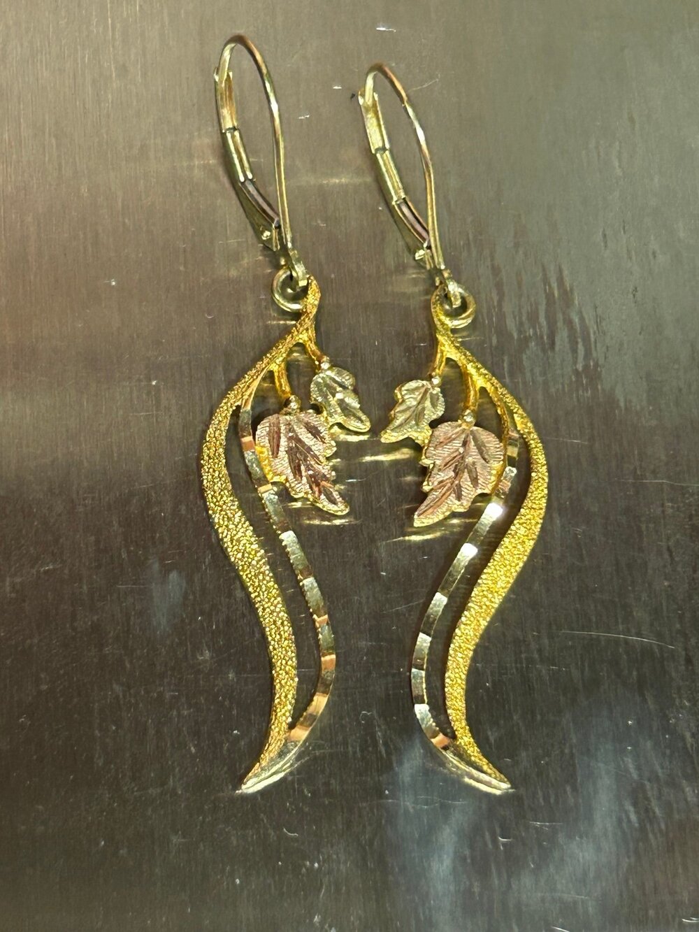 Vintage Black Hills Jewelry 10k & 12k Tri color gold leverback drop earrings